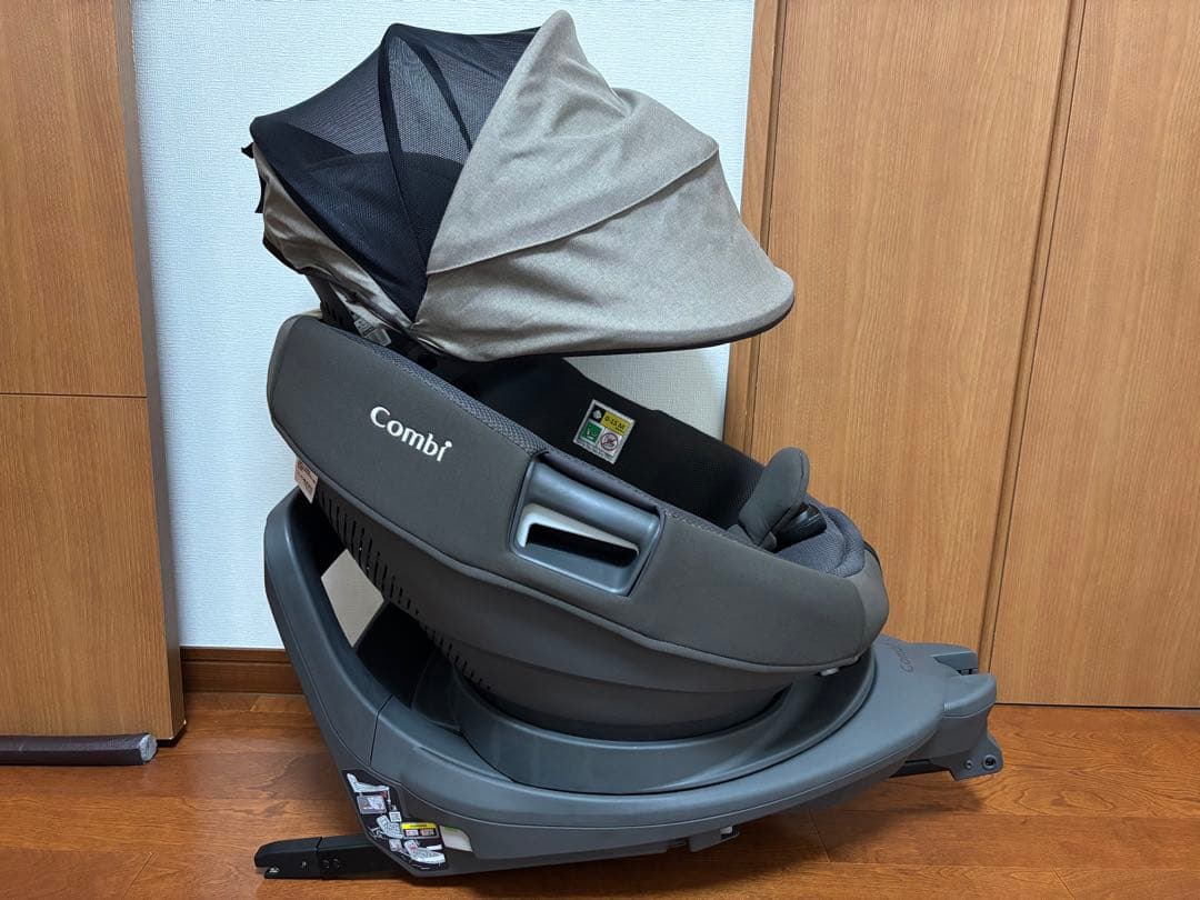 【yui⭐︎。.】コンビ THE S (ザ・エス) ISOFIX ベージュ