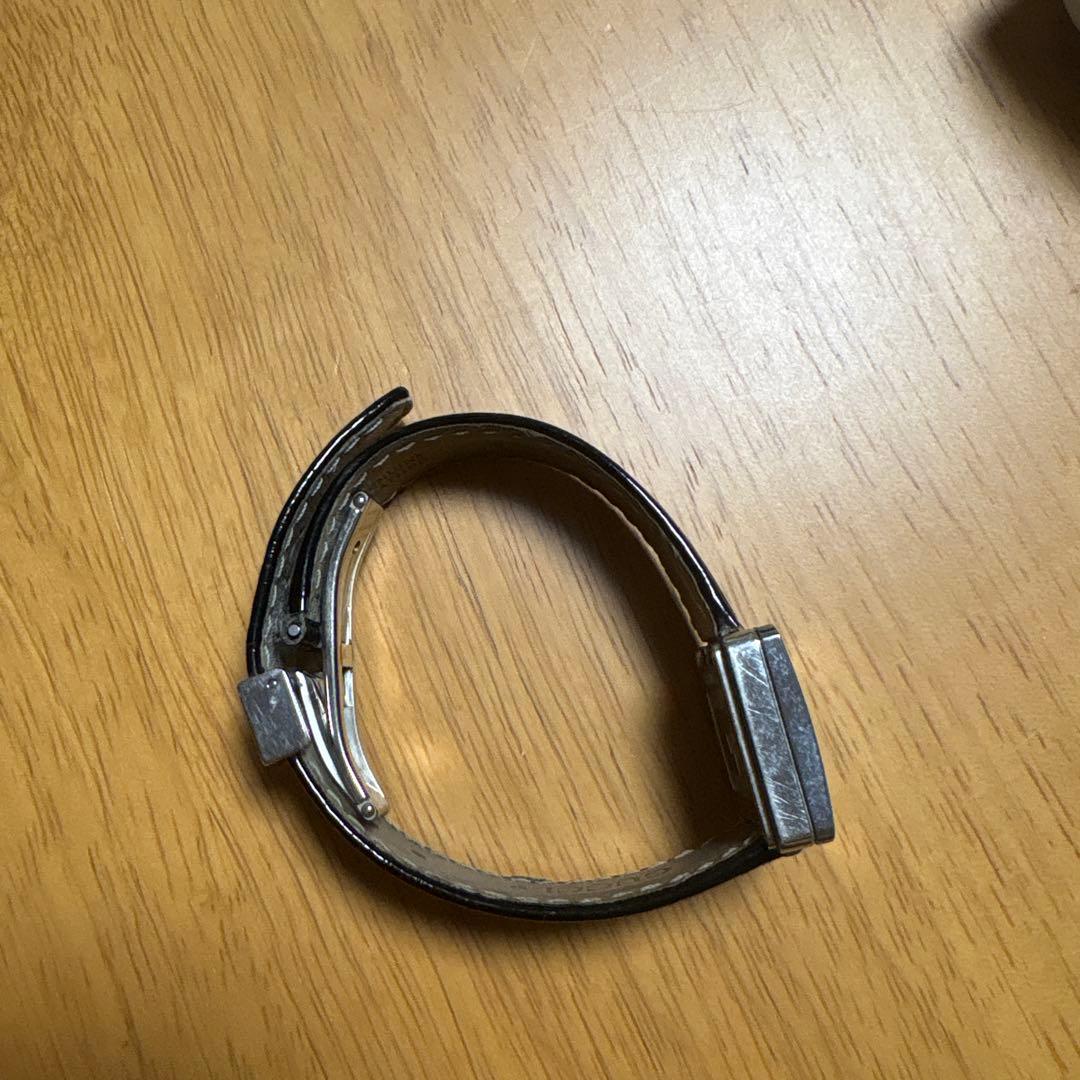 GUCCI バングルウォッチ Mサイズ（電池切れ・動作未確認／ジャンク扱い）