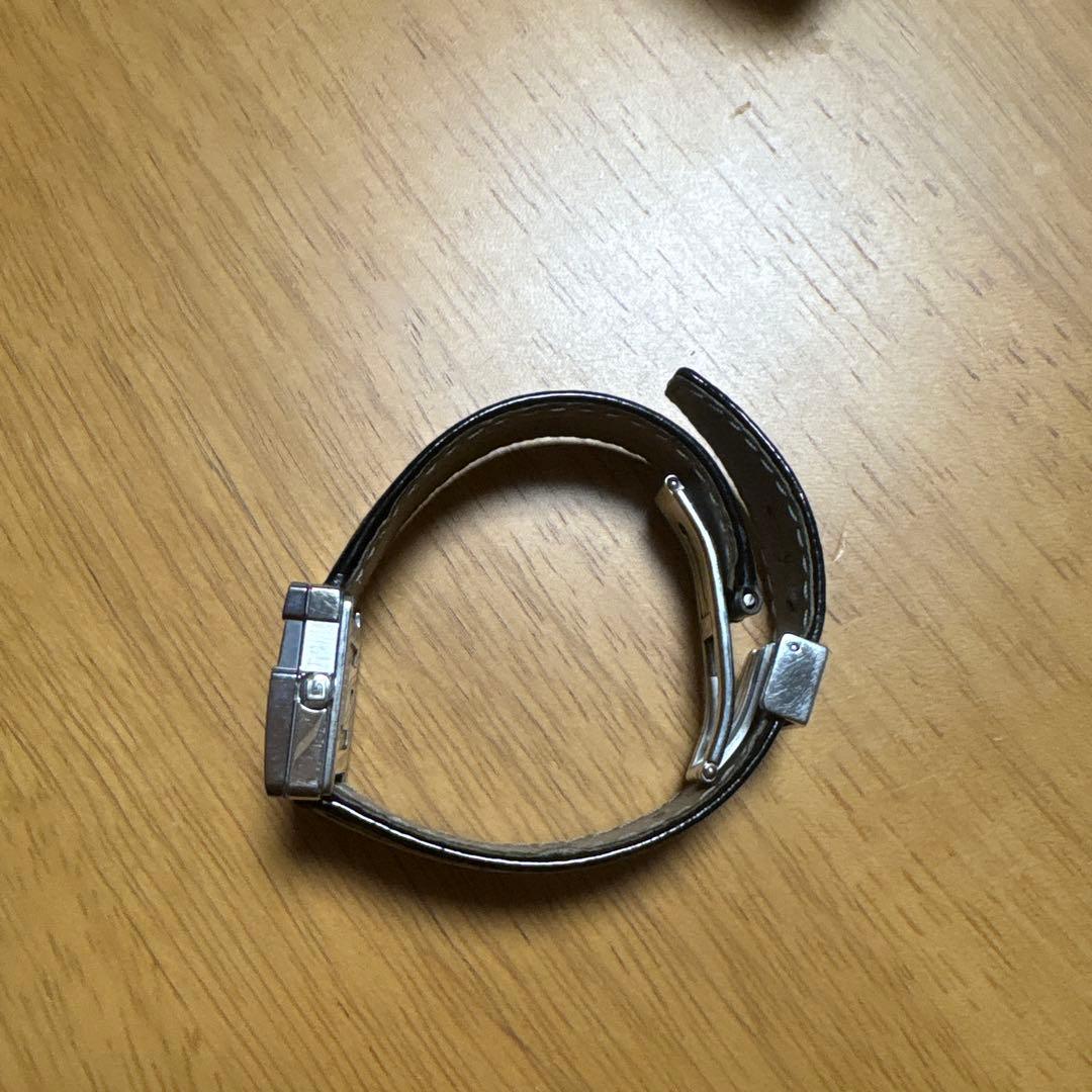 GUCCI バングルウォッチ Mサイズ（電池切れ・動作未確認／ジャンク扱い）