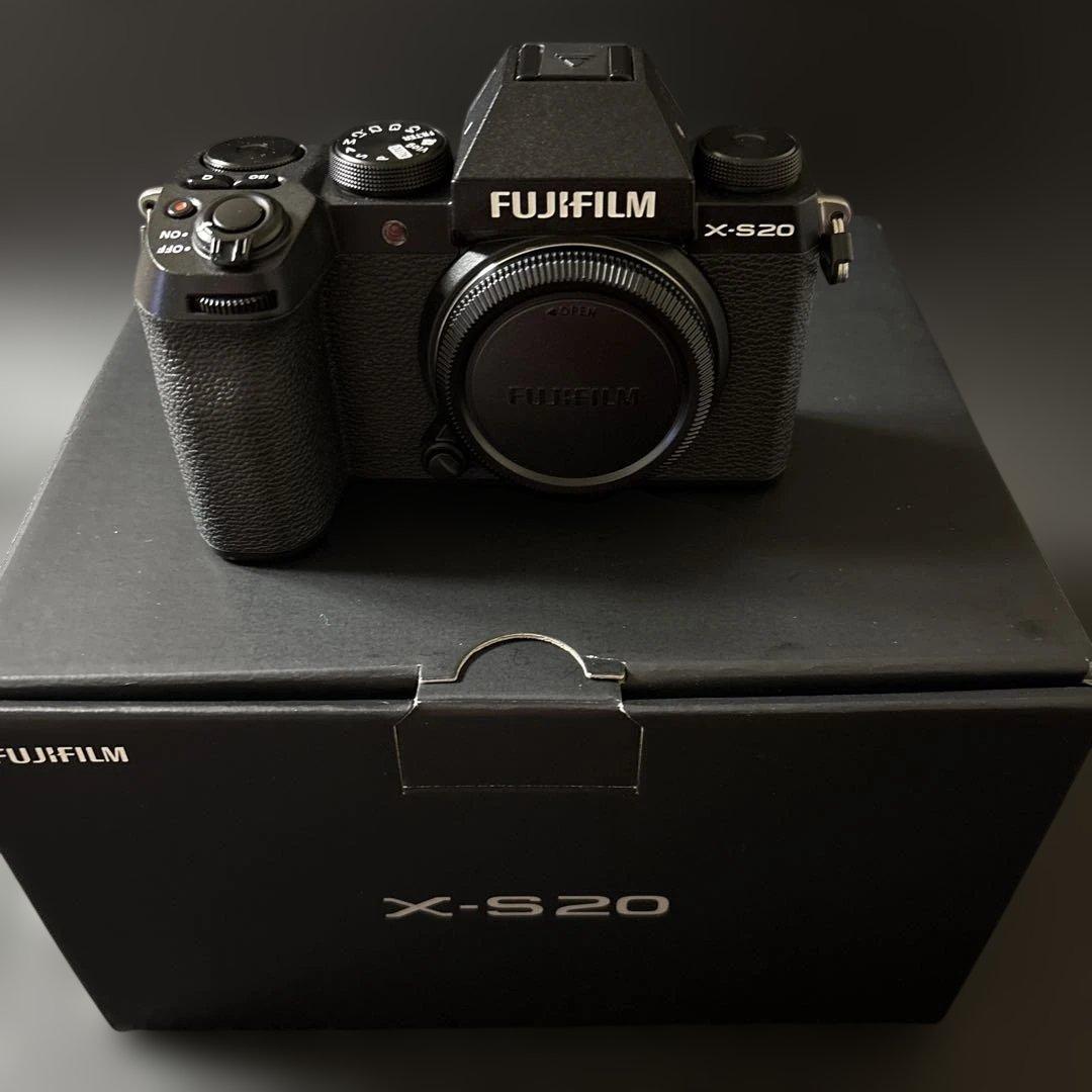FUJIFILM X-S20 ボディ単体 ( 付属品すべて揃っています )