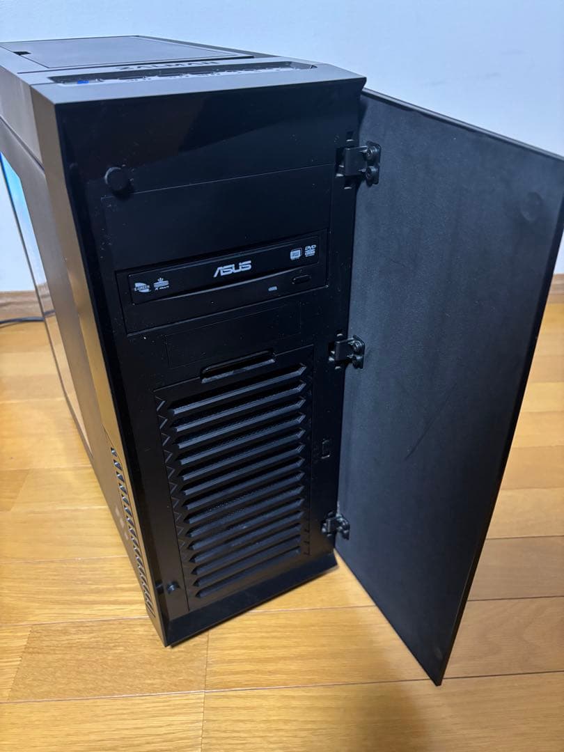 なんとなく光る！自作ゲーミングPC中古！SSDで快適です！