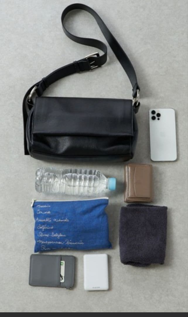 BEARDSLEY ビアズリー　レザーボディバッグ　ブラック