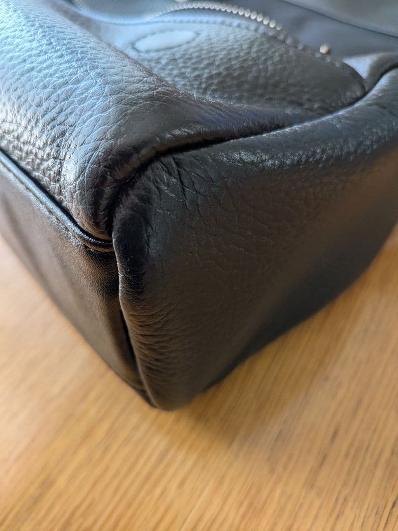 BEARDSLEY ビアズリー　レザーボディバッグ　ブラック