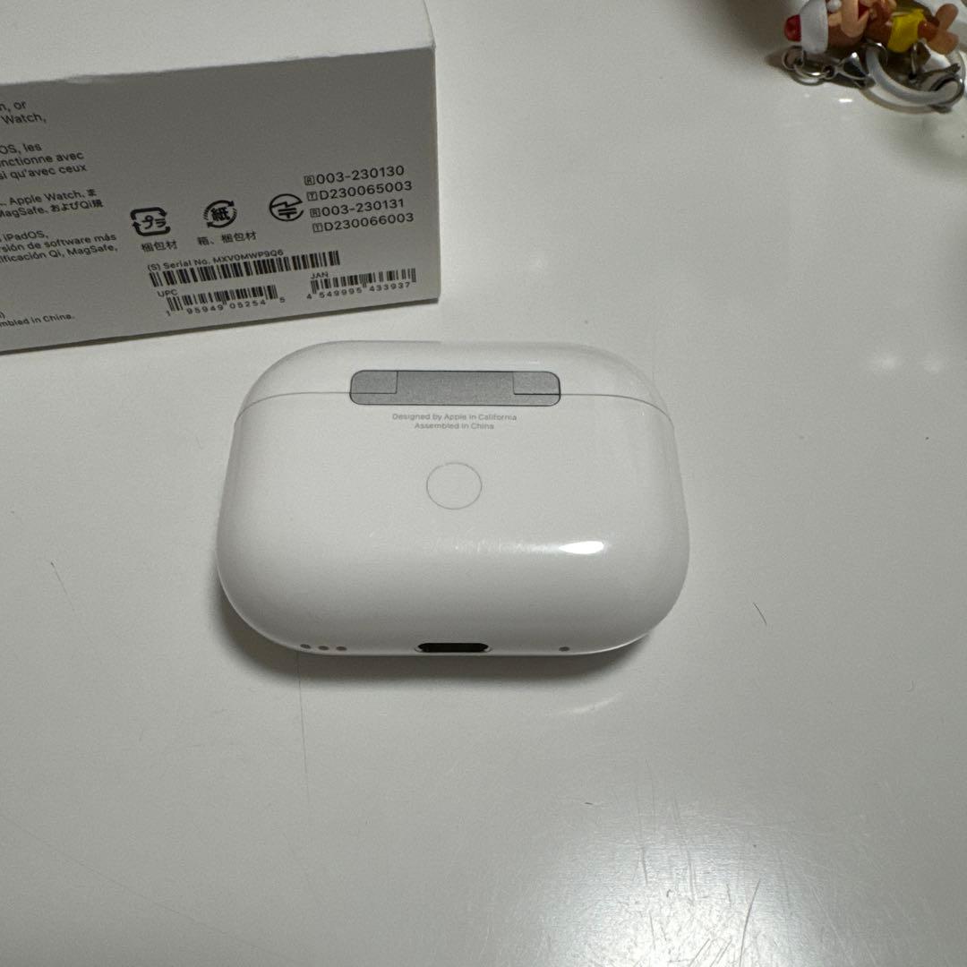 Matsu 　　　AirPods本体 ホワイト 充電ケース付き