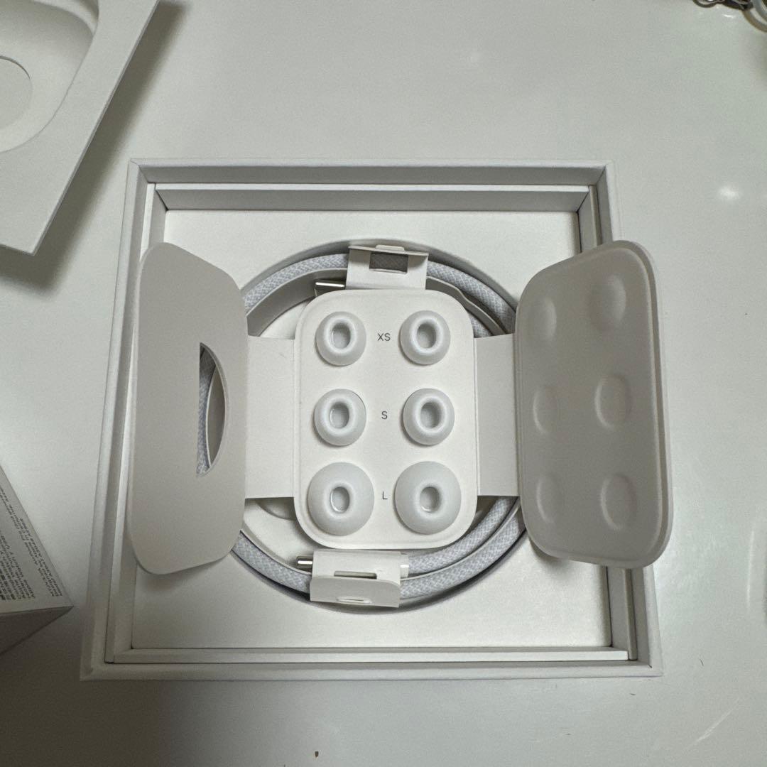 Matsu 　　　AirPods本体 ホワイト 充電ケース付き