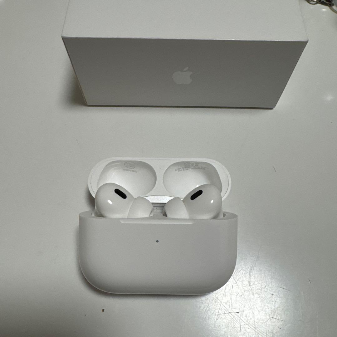 Matsu 　　　AirPods本体 ホワイト 充電ケース付き
