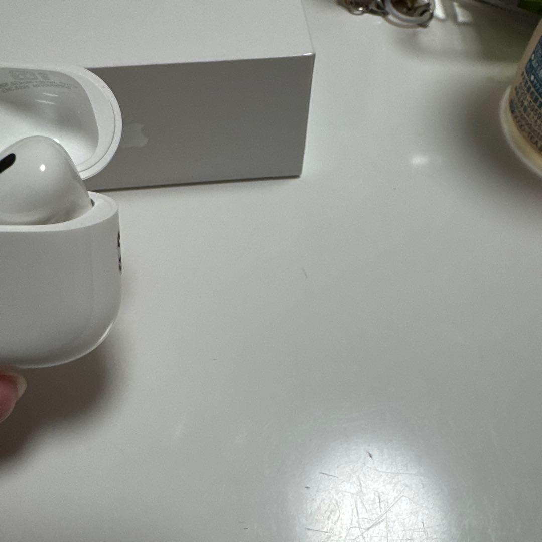 Matsu 　　　AirPods本体 ホワイト 充電ケース付き