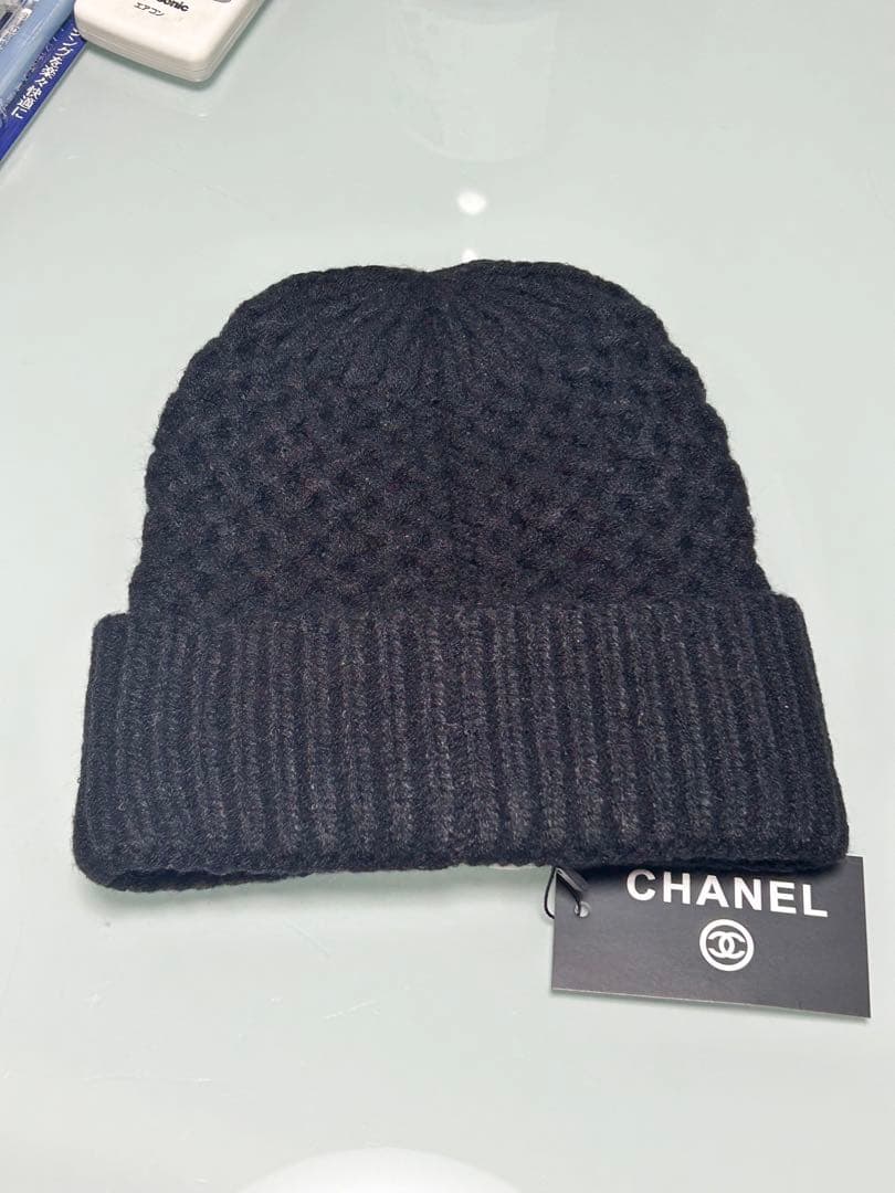 CHANEL ロゴ入りニット帽ブラック