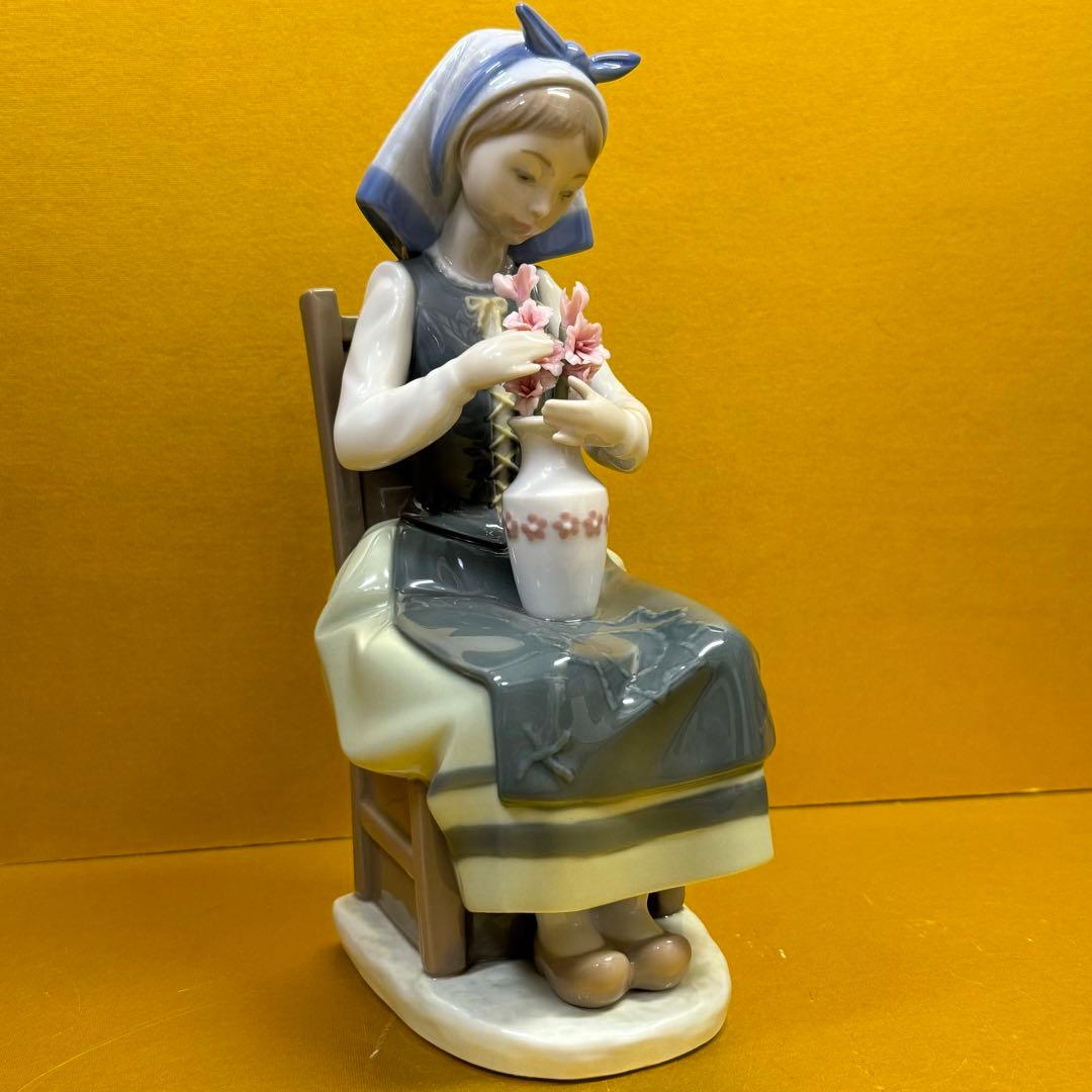 【希少・廃盤】リヤドロ LLADRO 椅子に座る少女　カケ・割れなし