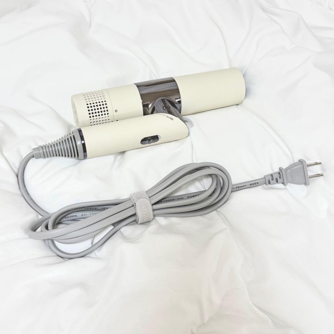 【美品・動作確認済】　絹女　ヘアドライヤー　KINUJO KH301 ホワイト