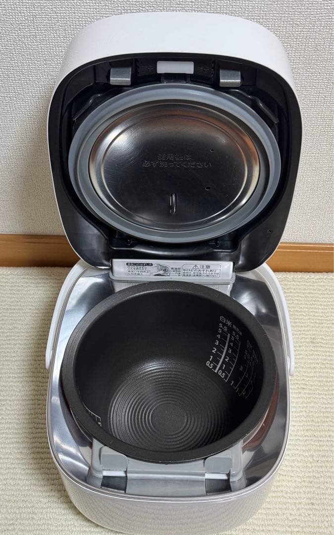 【2023年製】炊飯器 RC-10E2VS ホワイト 動作保証