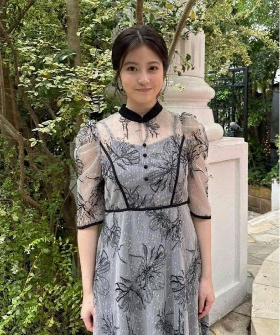 【美品】Leja パイピングハイネック花柄ラメレースワンピースドレス