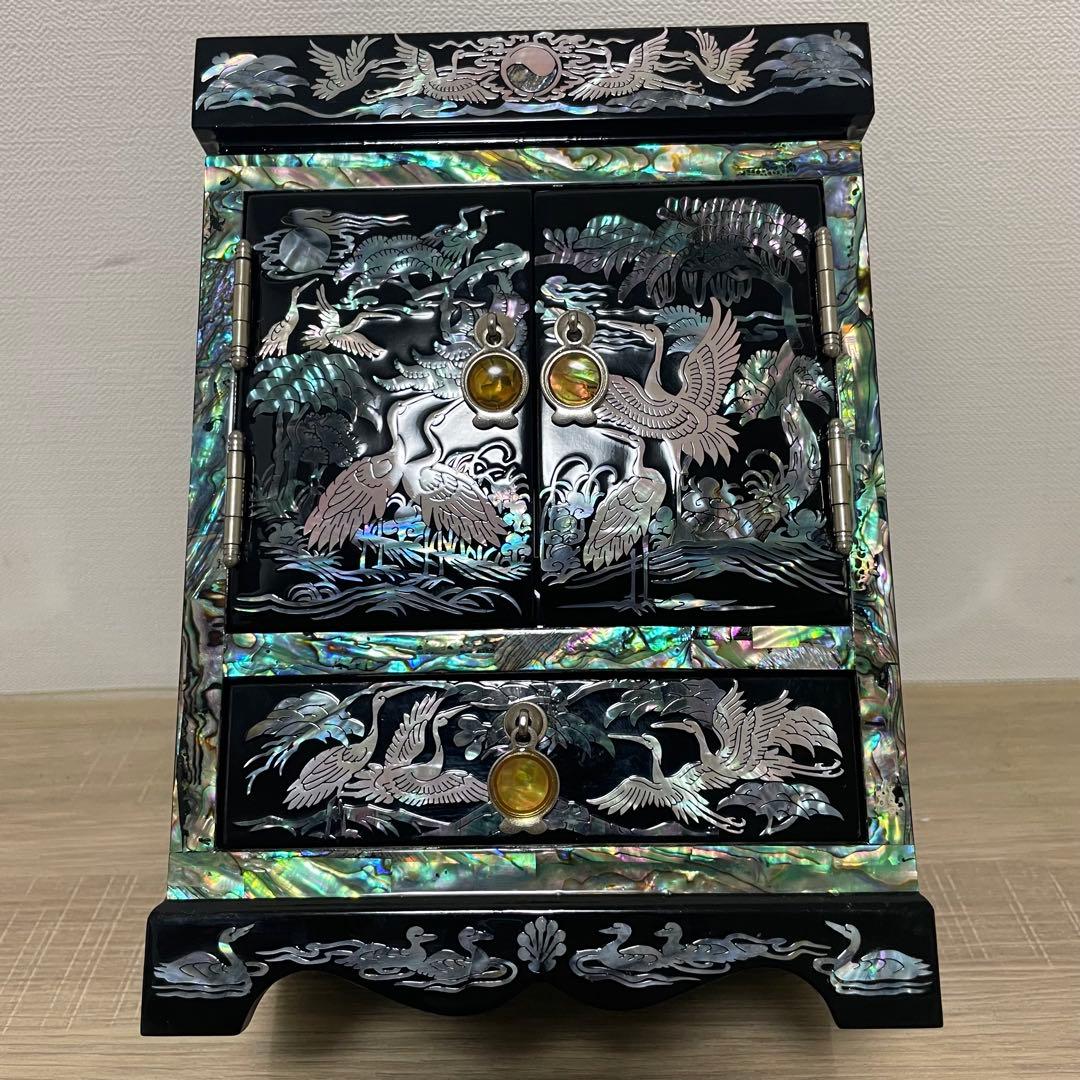 ★美品★ ジュエリーボックス 小箪笥 漆塗り 鶴　松　貝装飾 韓国工芸 螺鈿細工