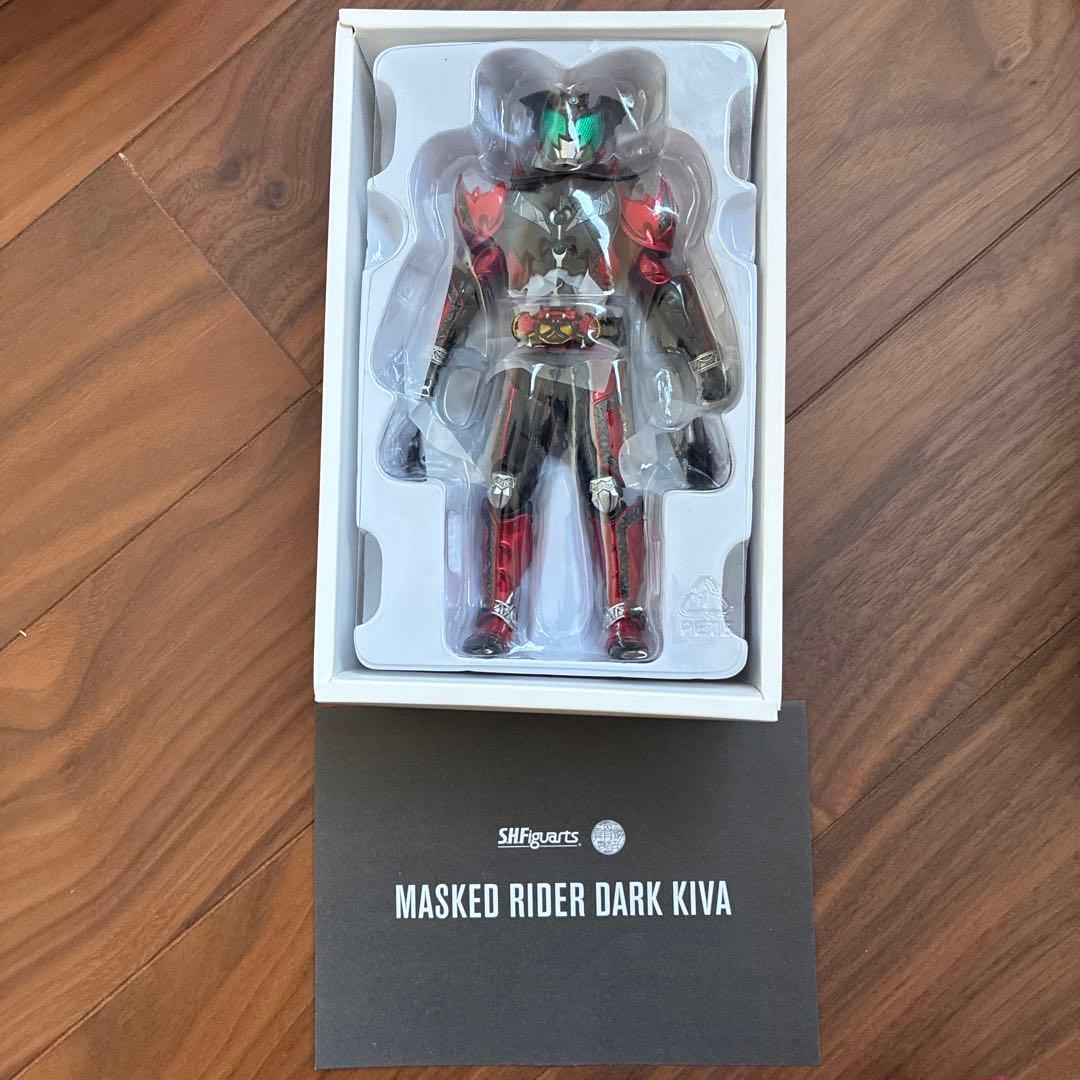 真骨彫刻製法　仮面ライダーダークキバ　フィギュアーツ