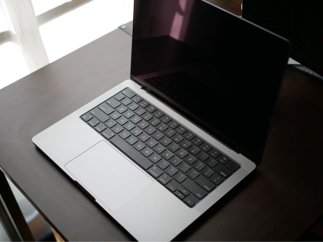 【ジャンク】MacbookPro14M2Pro / 通電OK画面×充電器外箱付き