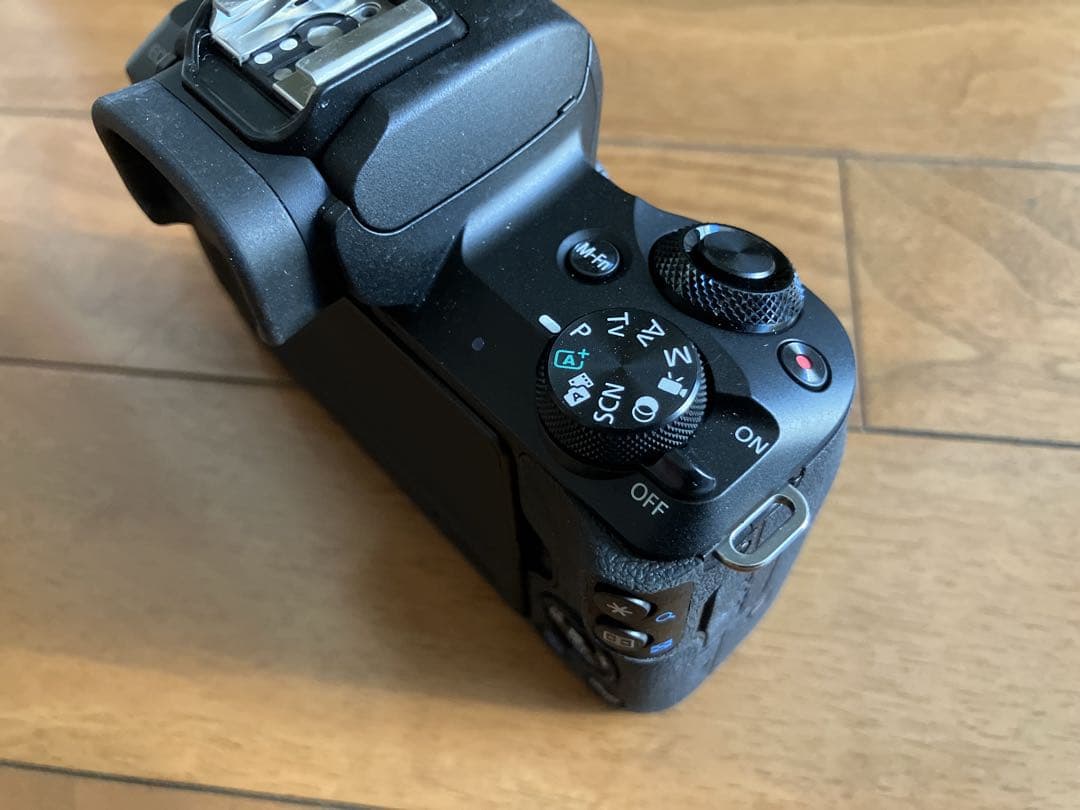 Canon キャノンEOS Kiss M2 ダブルズームキット ブラック