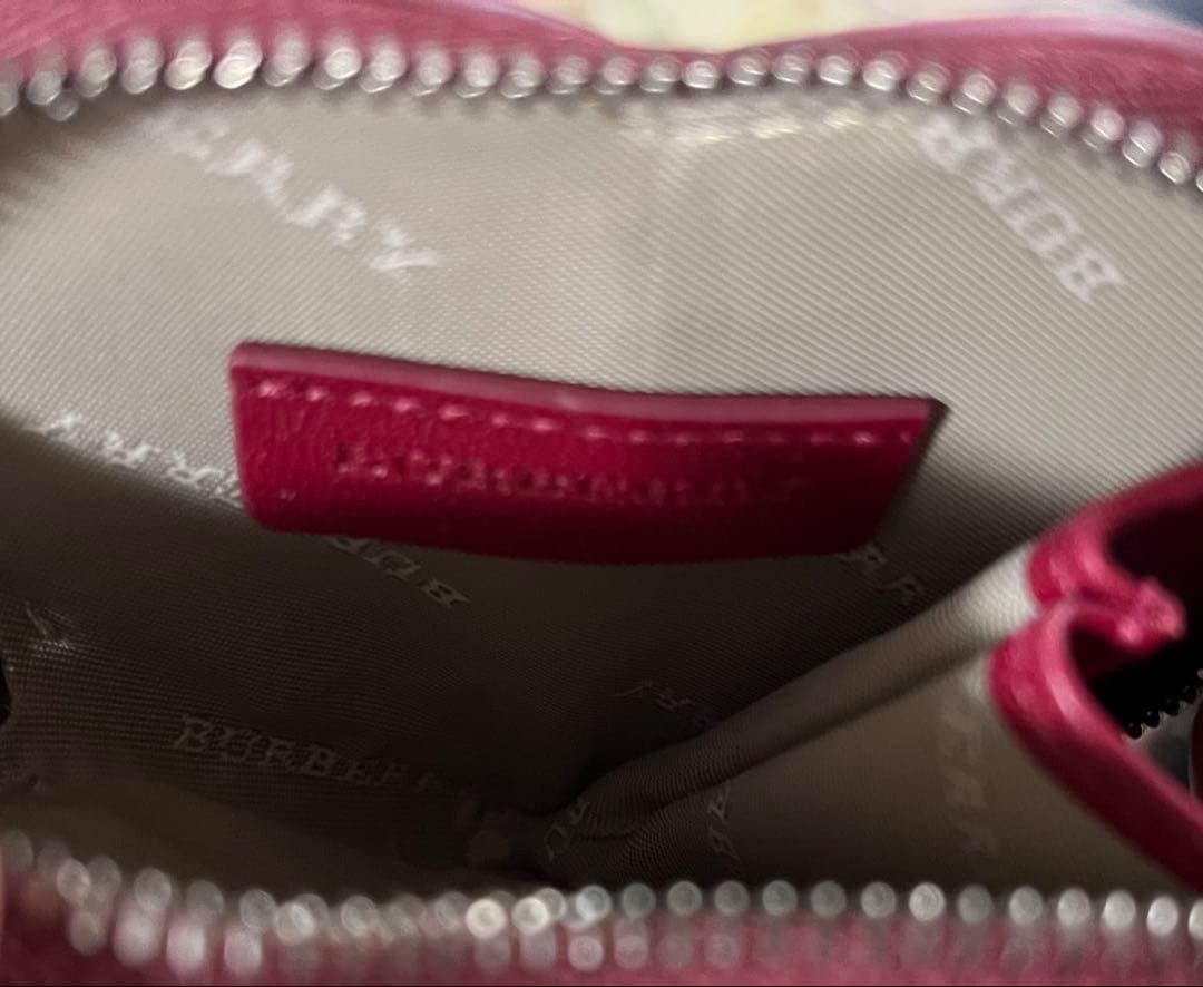 Burberry ハート型ケース レッド