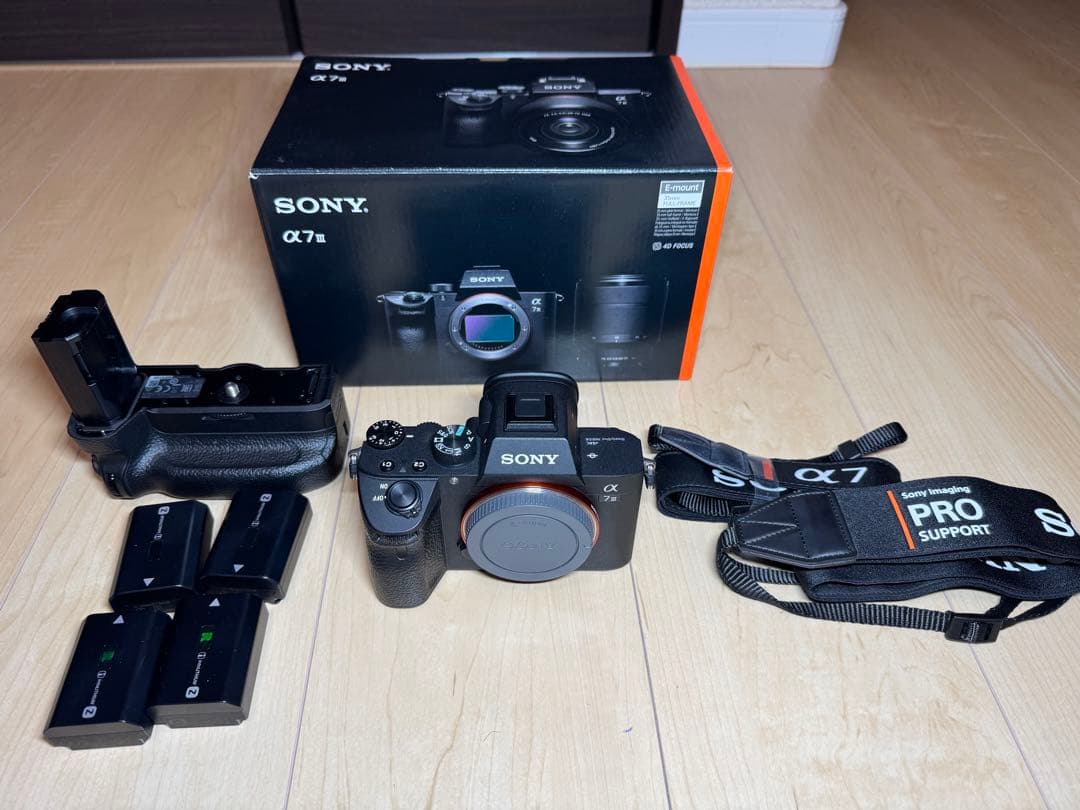 美品　Sony α7 III ミラーレス一眼 本体と縦グリップ