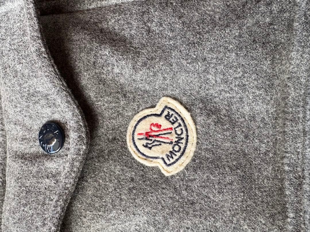 モンクレールグレー フード付きダウンジャケット