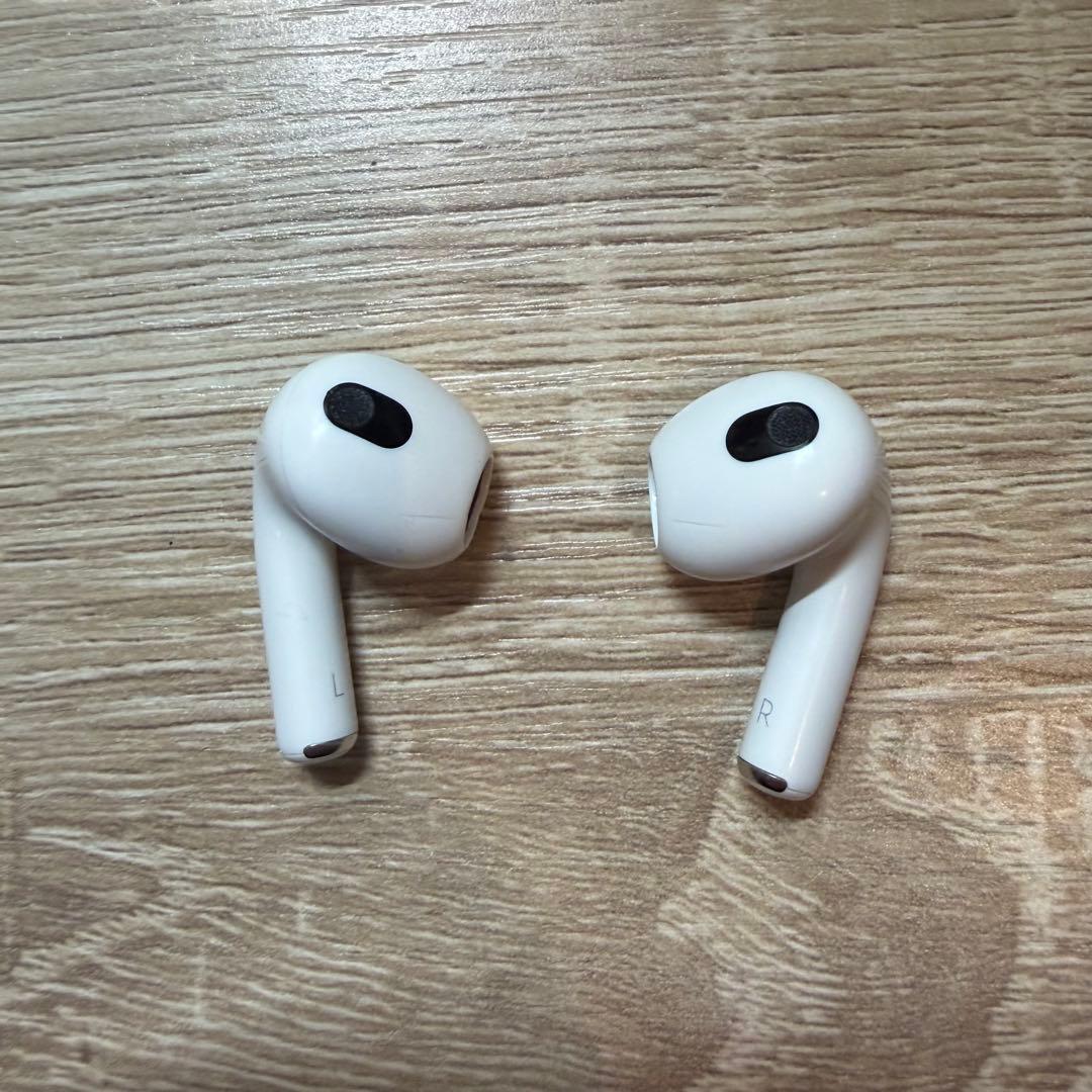 AirPods本体 ホワイト 充電ケース付き　第三世代