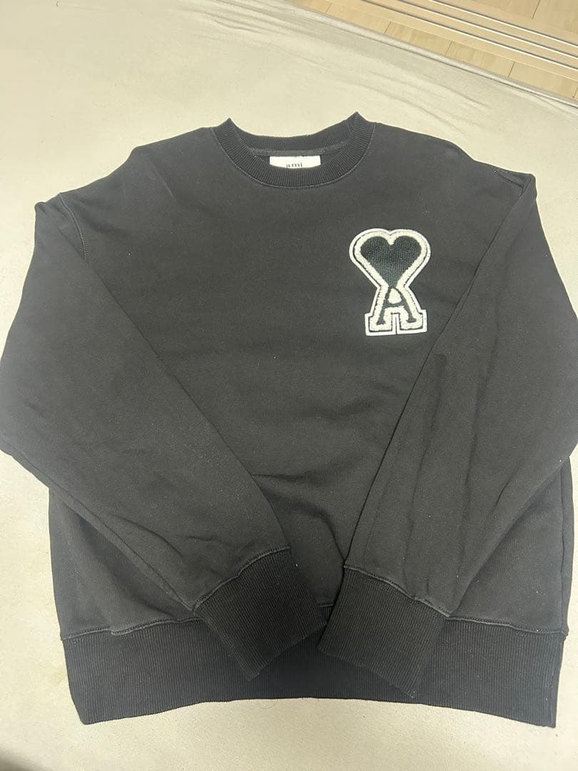AMI ブラック スウェット トレーナー