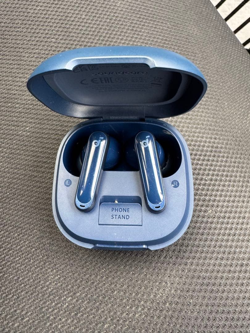 ネイビー ワイヤレスイヤホン 充電ケース付き