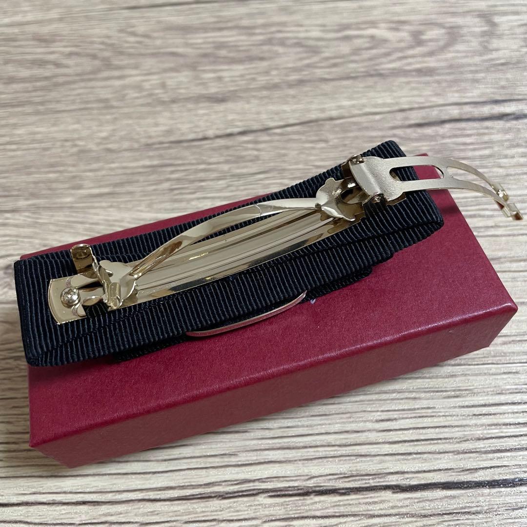 美品♡フェラガモ　バレッタ　リボン　ヴァラ　ブラックゴールド