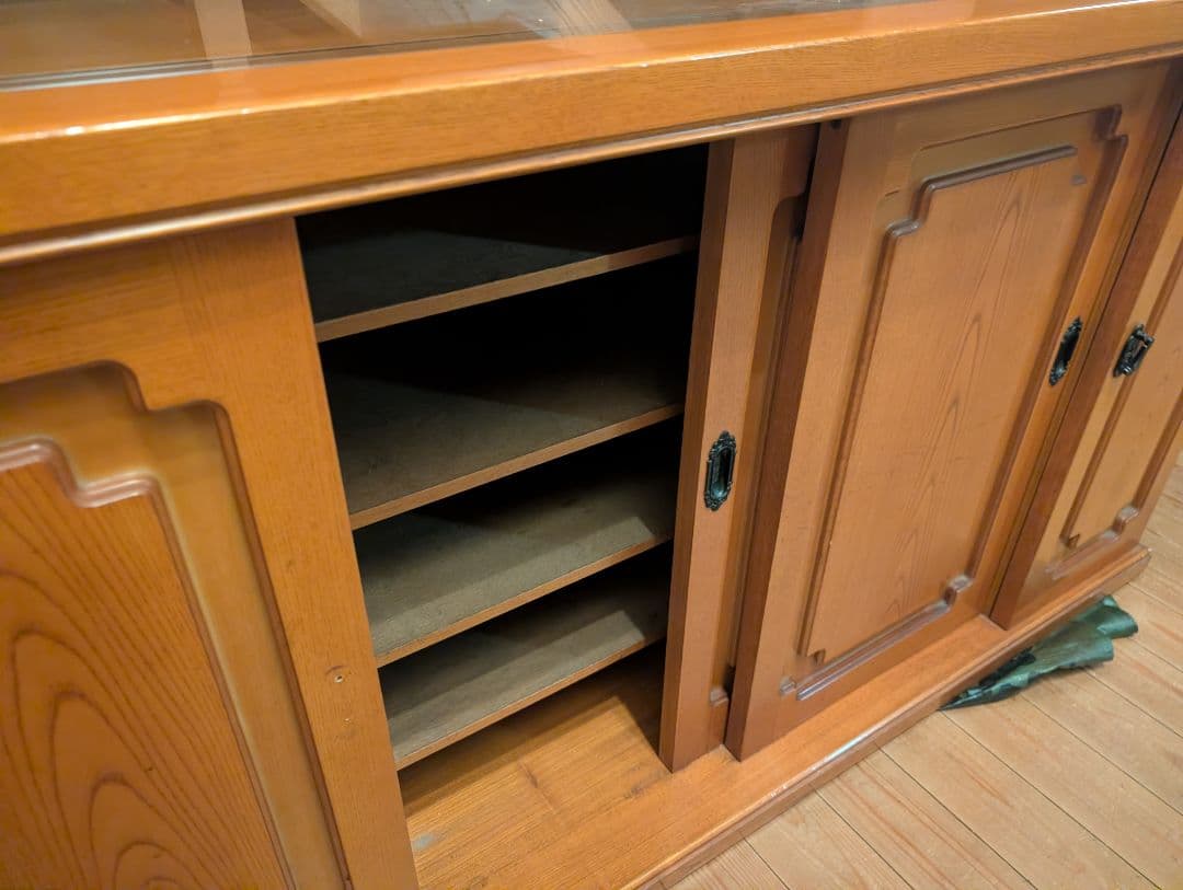 ビンテージ 昭和レトロ 木製三扉キャビネット ガラストップ付き