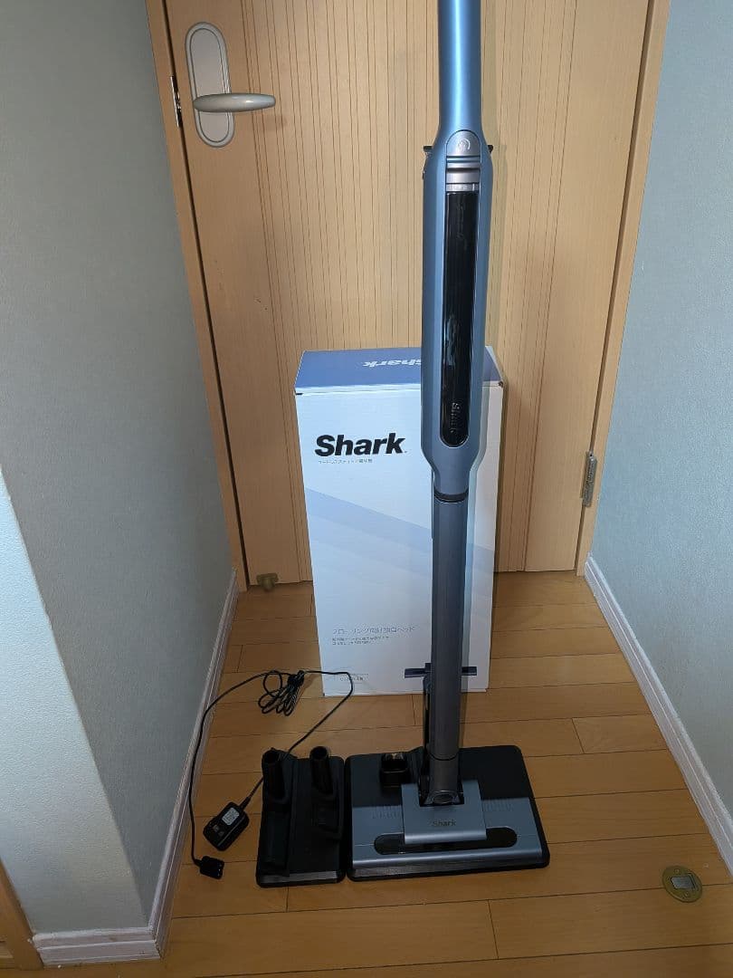 shark コードレスクリーナー★CS200JLB★純正バッテリー3個付き