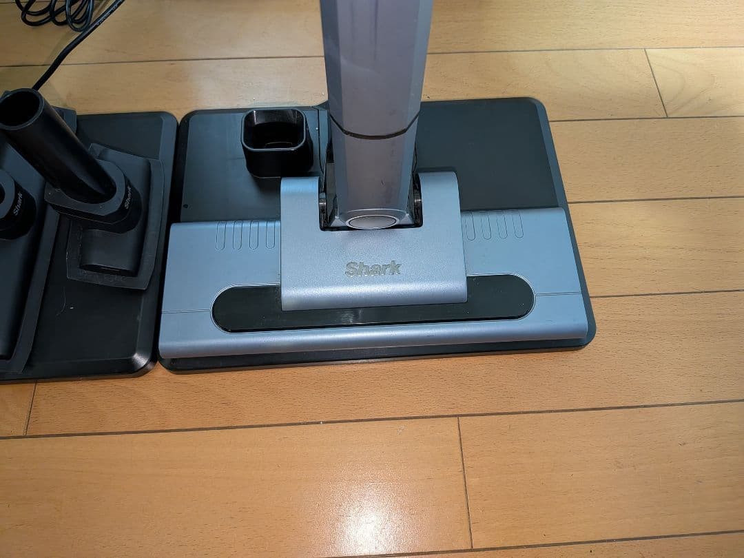 shark コードレスクリーナー★CS200JLB★純正バッテリー3個付き