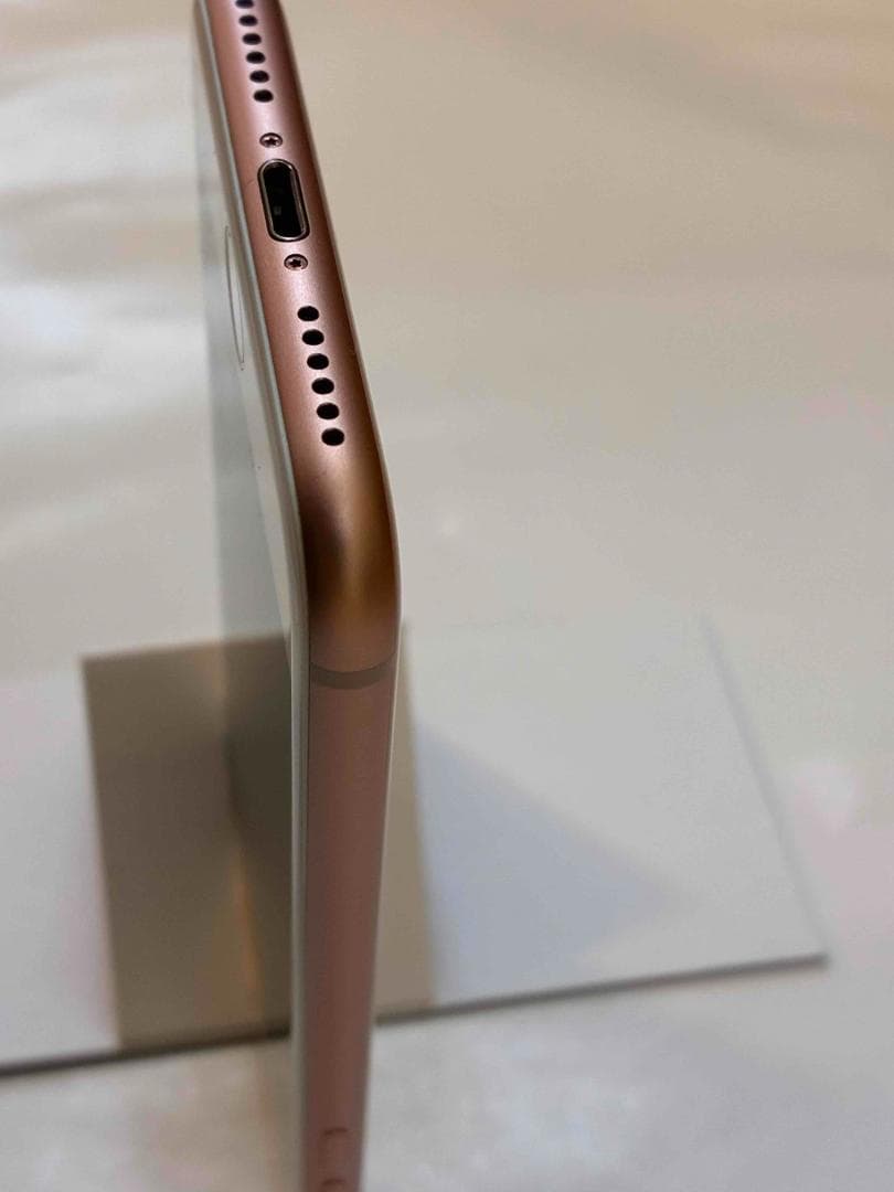 スマートフォン本体 iPhone8 Gold 64GB