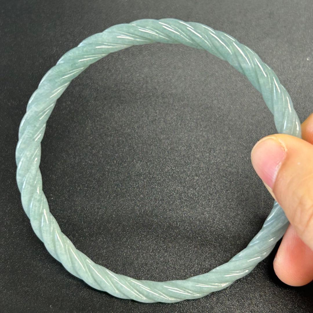 本翡翠ブレスレット　バングル　グァテマラ産　ねじねじ　みずみずしい　高品質