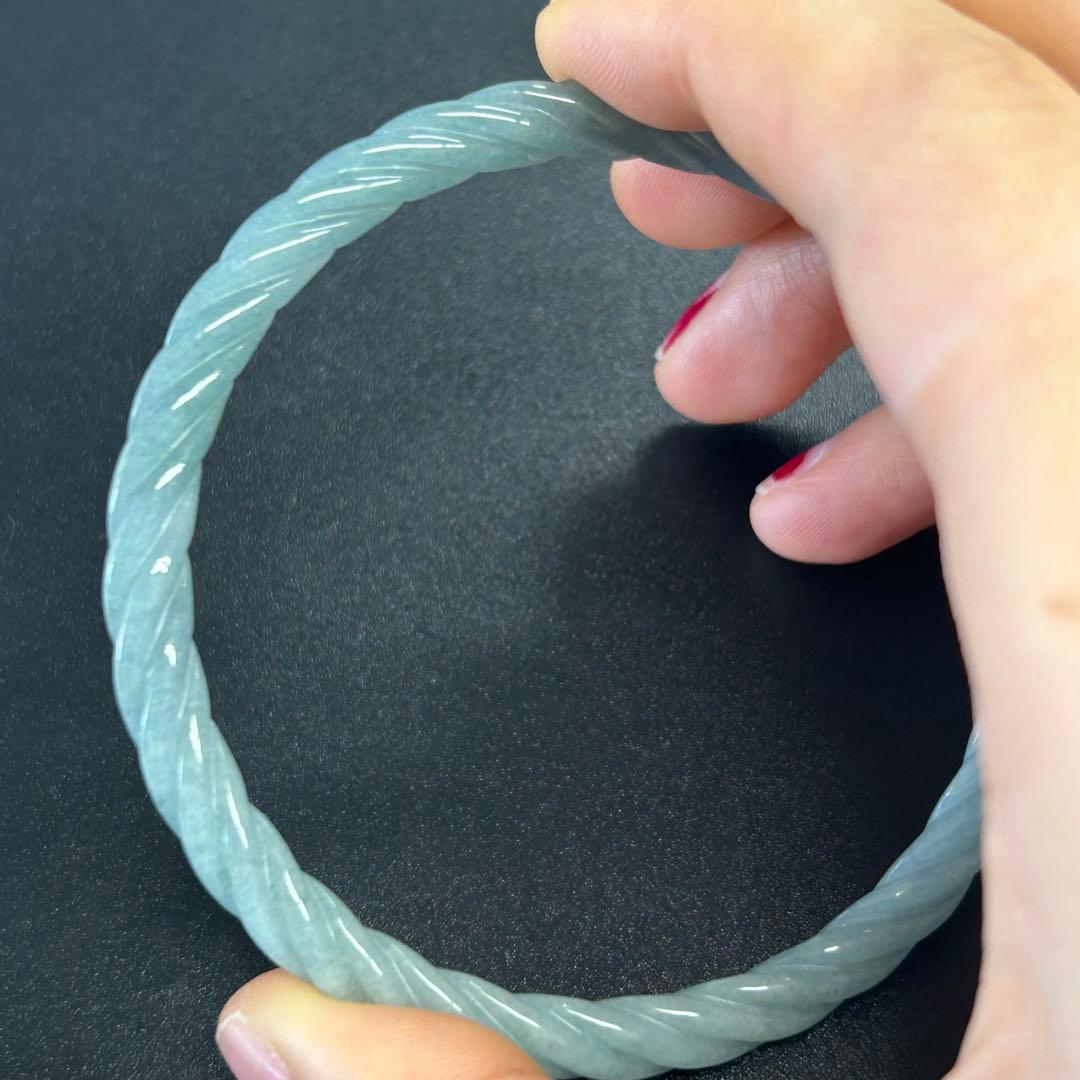 本翡翠ブレスレット　バングル　グァテマラ産　ねじねじ　みずみずしい　高品質