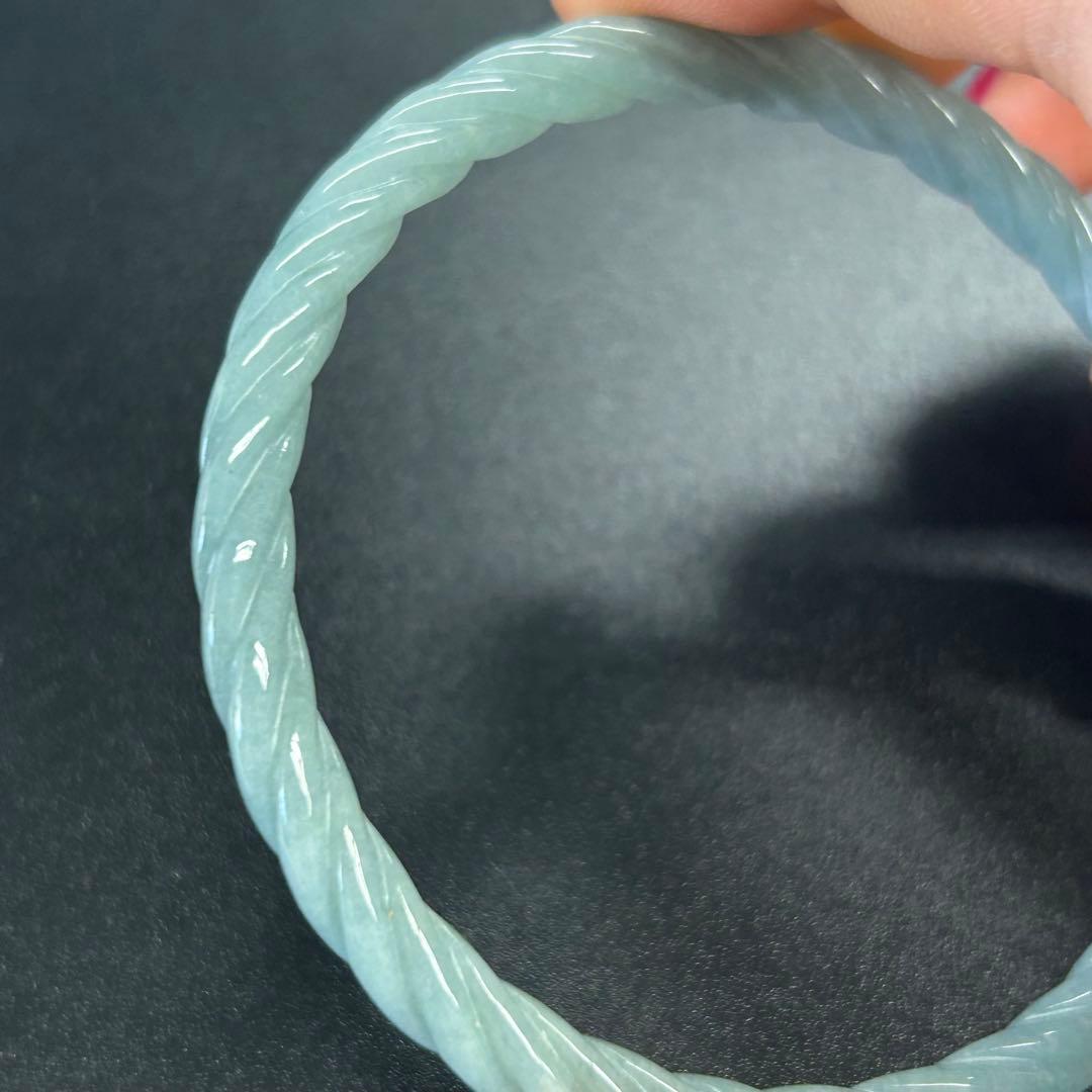 本翡翠ブレスレット　バングル　グァテマラ産　ねじねじ　みずみずしい　高品質