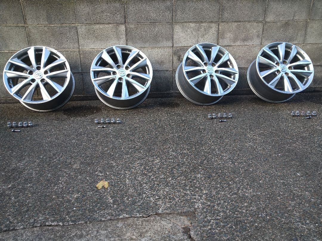 日産V37スカイライン純正17インチアルミホイール4本中2本セット①