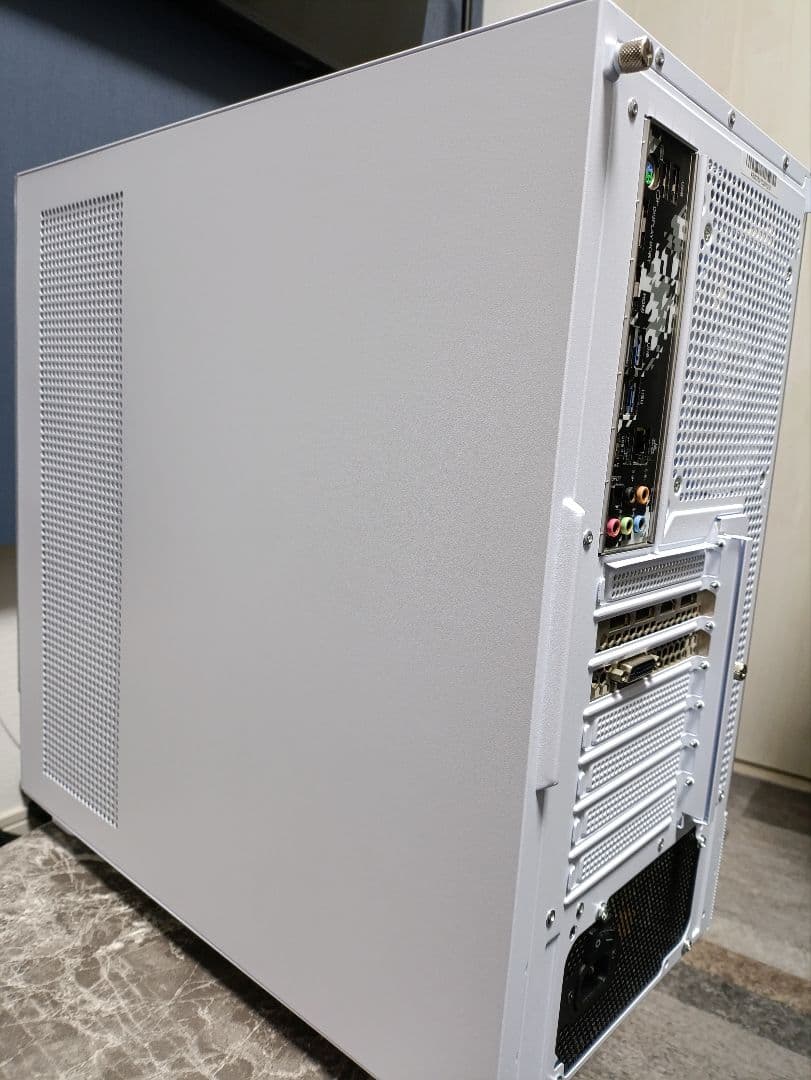 爆速！動作品 Ryzen9搭載ゲーミングパソコン ホワイト