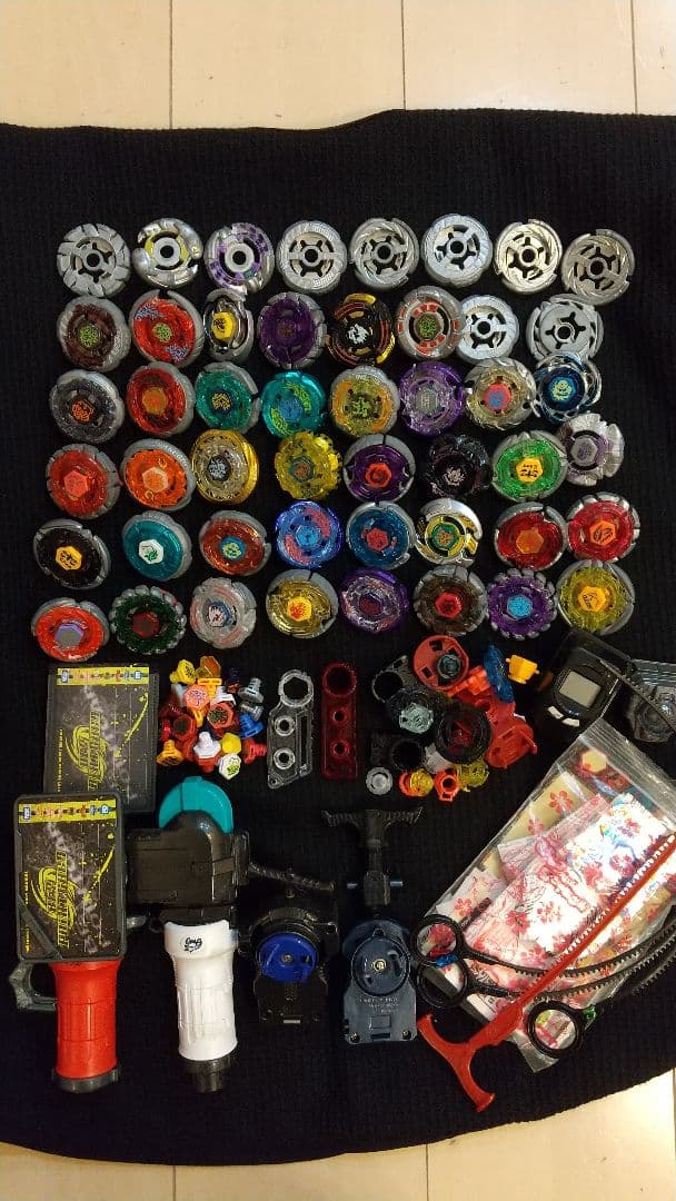 【人気】ベイブレード+パーツ等 引退品まとめ売り