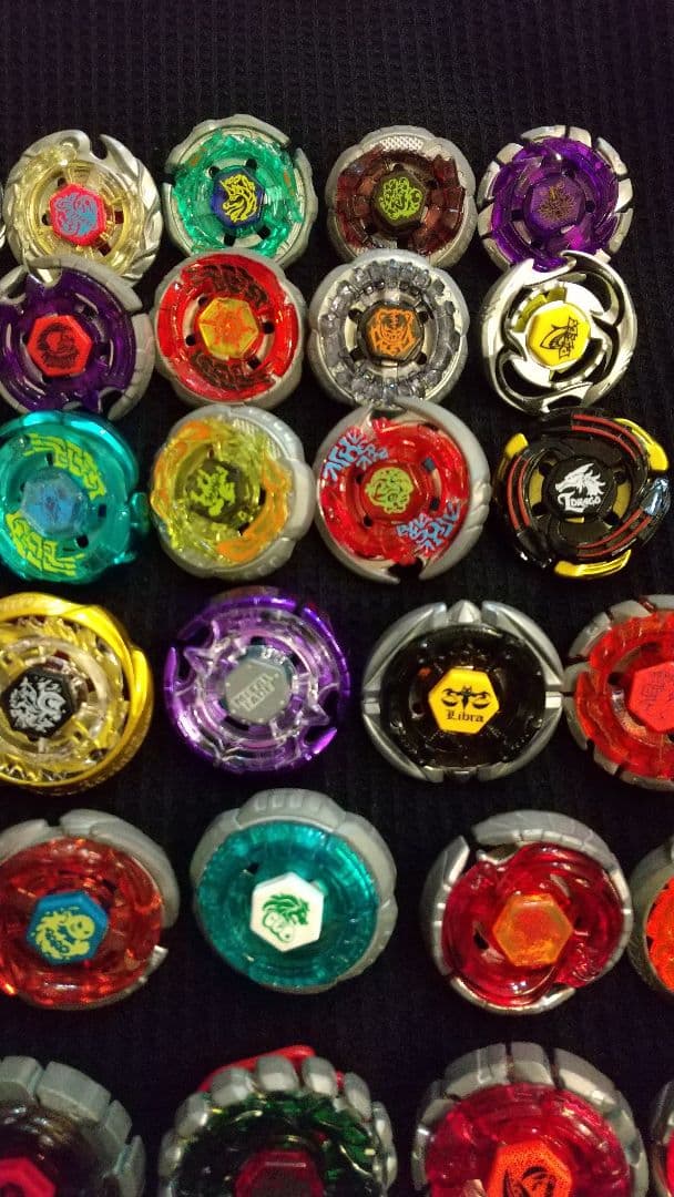 【人気】ベイブレード+パーツ等 引退品まとめ売り