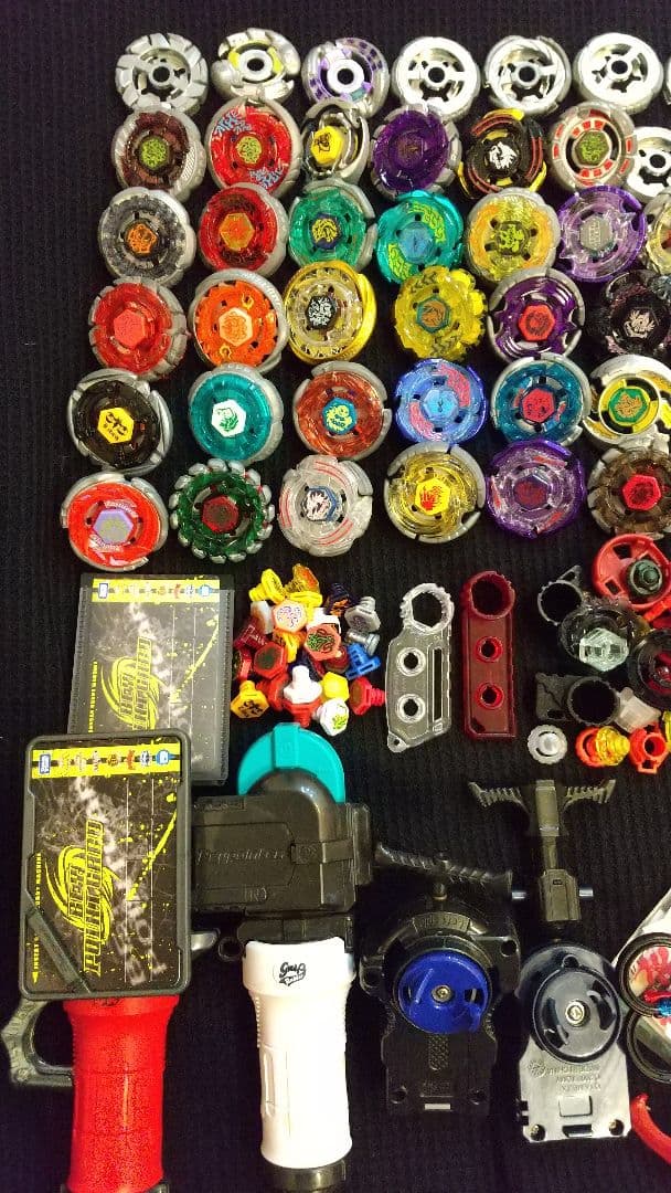 【人気】ベイブレード+パーツ等 引退品まとめ売り