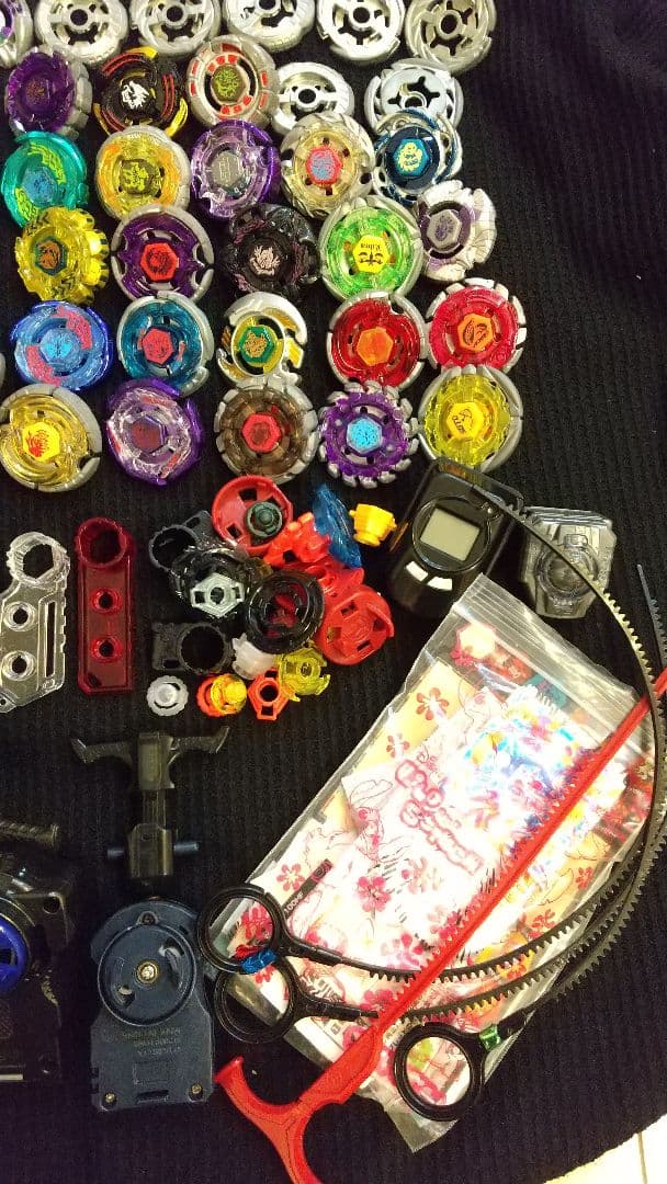 【人気】ベイブレード+パーツ等 引退品まとめ売り