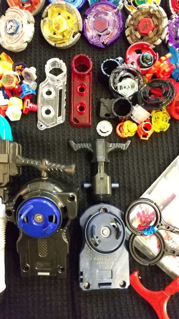 【人気】ベイブレード+パーツ等 引退品まとめ売り