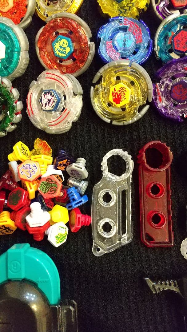 【人気】ベイブレード+パーツ等 引退品まとめ売り