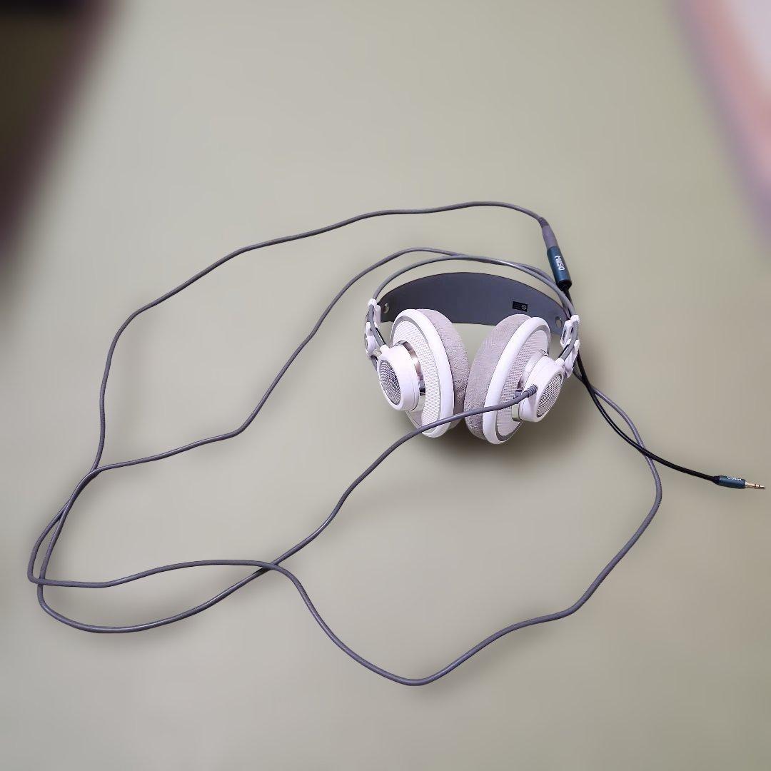 akg K701有線ヘッドホン　モニターヘッドホン