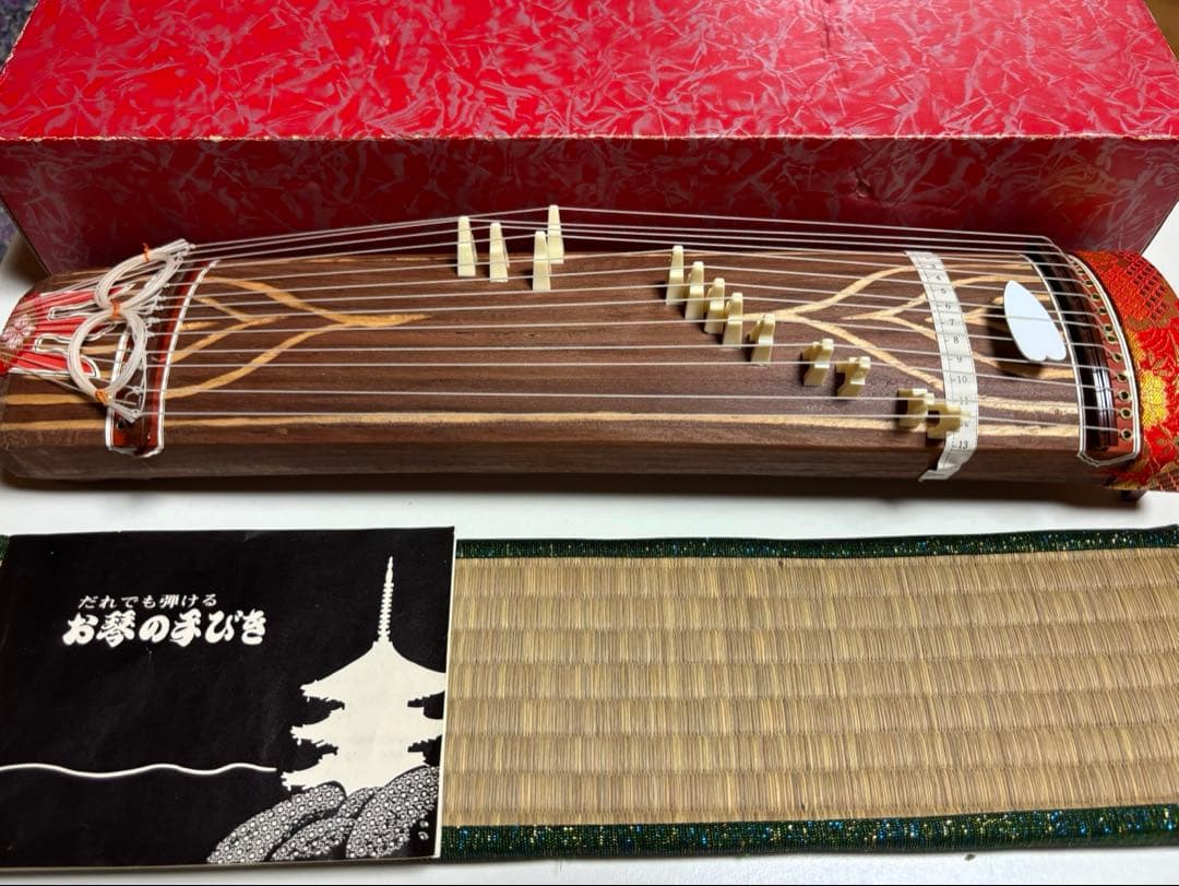 お琴の手びき ミニ琴　新品未使用　だれでも弾ける