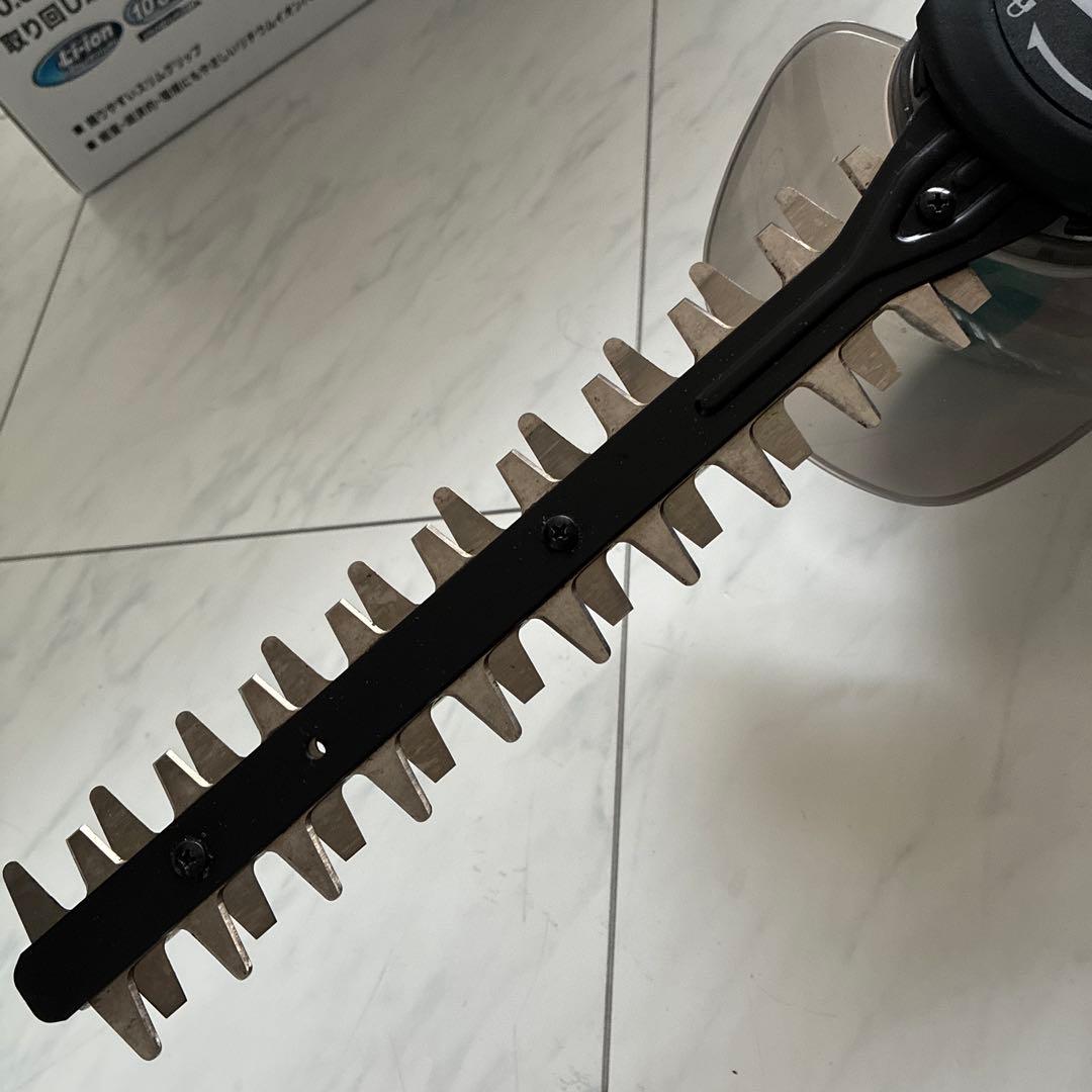 Makita マキタ　MUH264DSH 芝刈り機 バリカン　充電器バッテリー付