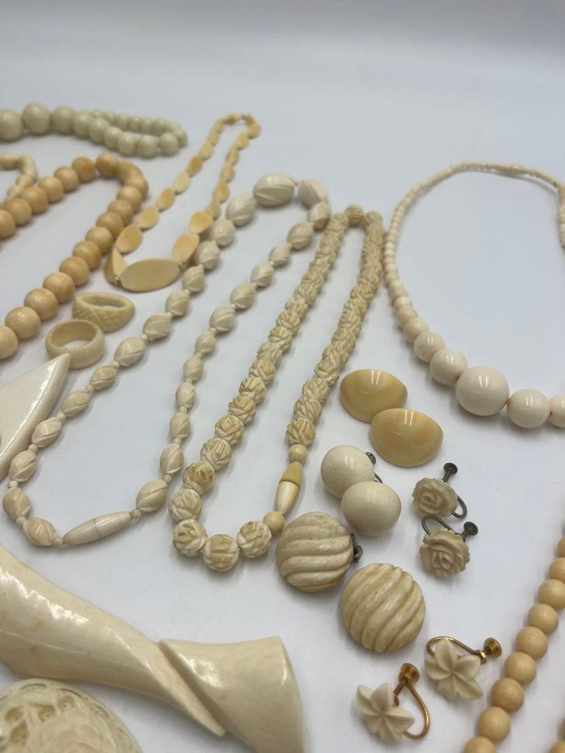 象牙調　象牙風 アクセサリー 約540g 大量 おまとめ ジュエリー　ジャンク