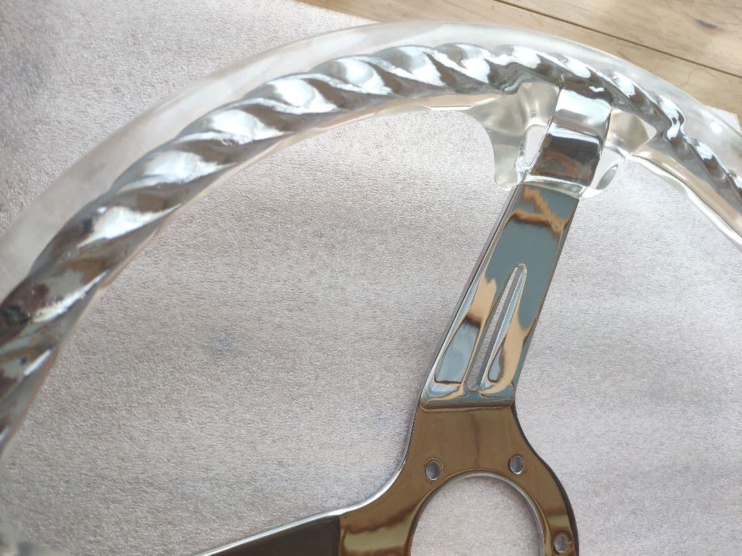 新品・現品限り! アクリル ツイスト ステアリング ① MOMO ピッチ70