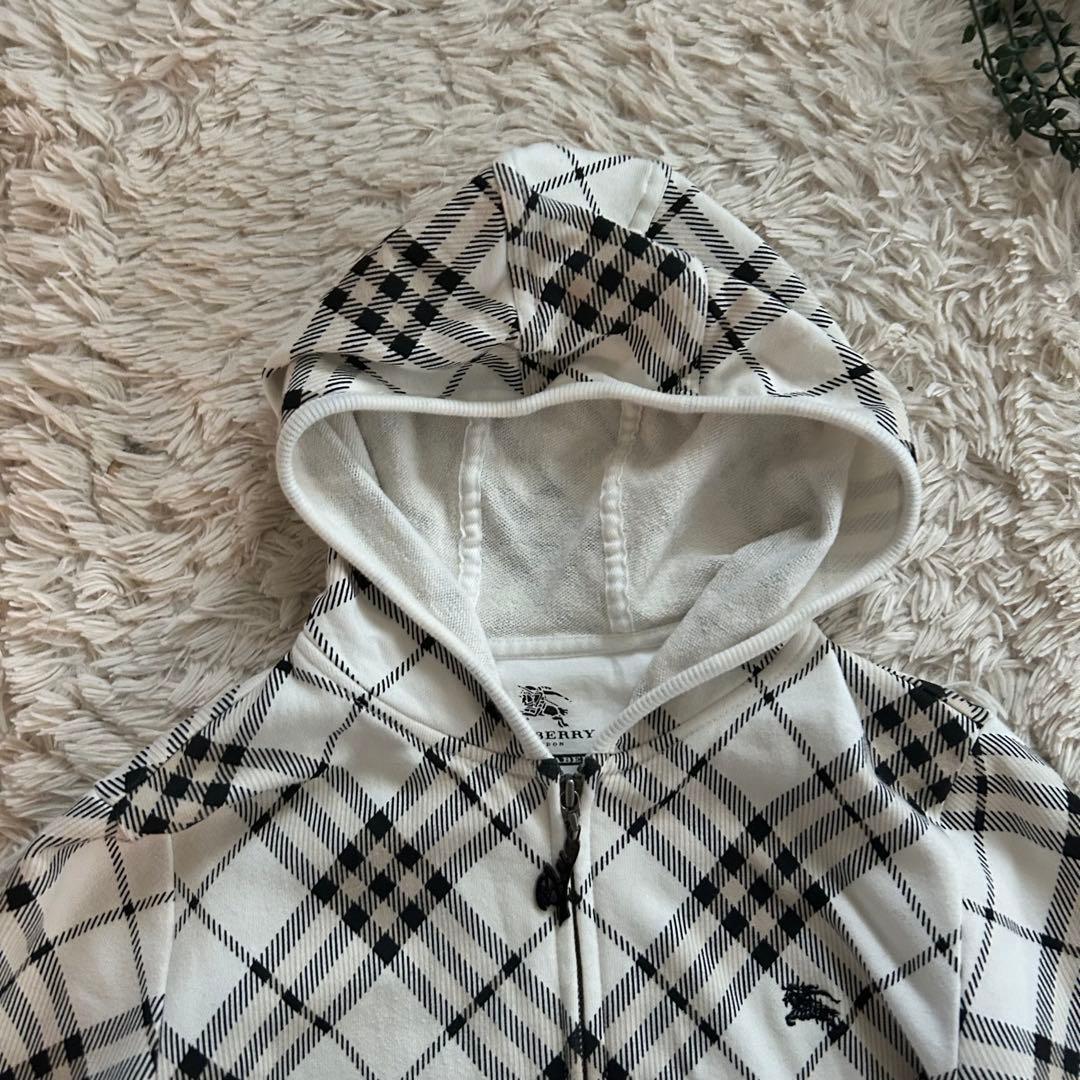 バーバリーロンドン　チェック　ジップアップパーカー　チャーム