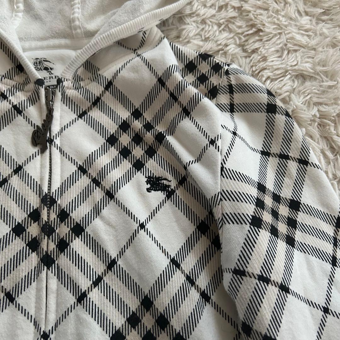 バーバリーロンドン　チェック　ジップアップパーカー　チャーム