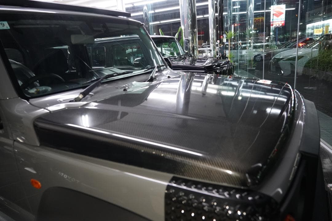 たにけんジムニーブラックカーボンボンネット　JB64　クリアー塗装品